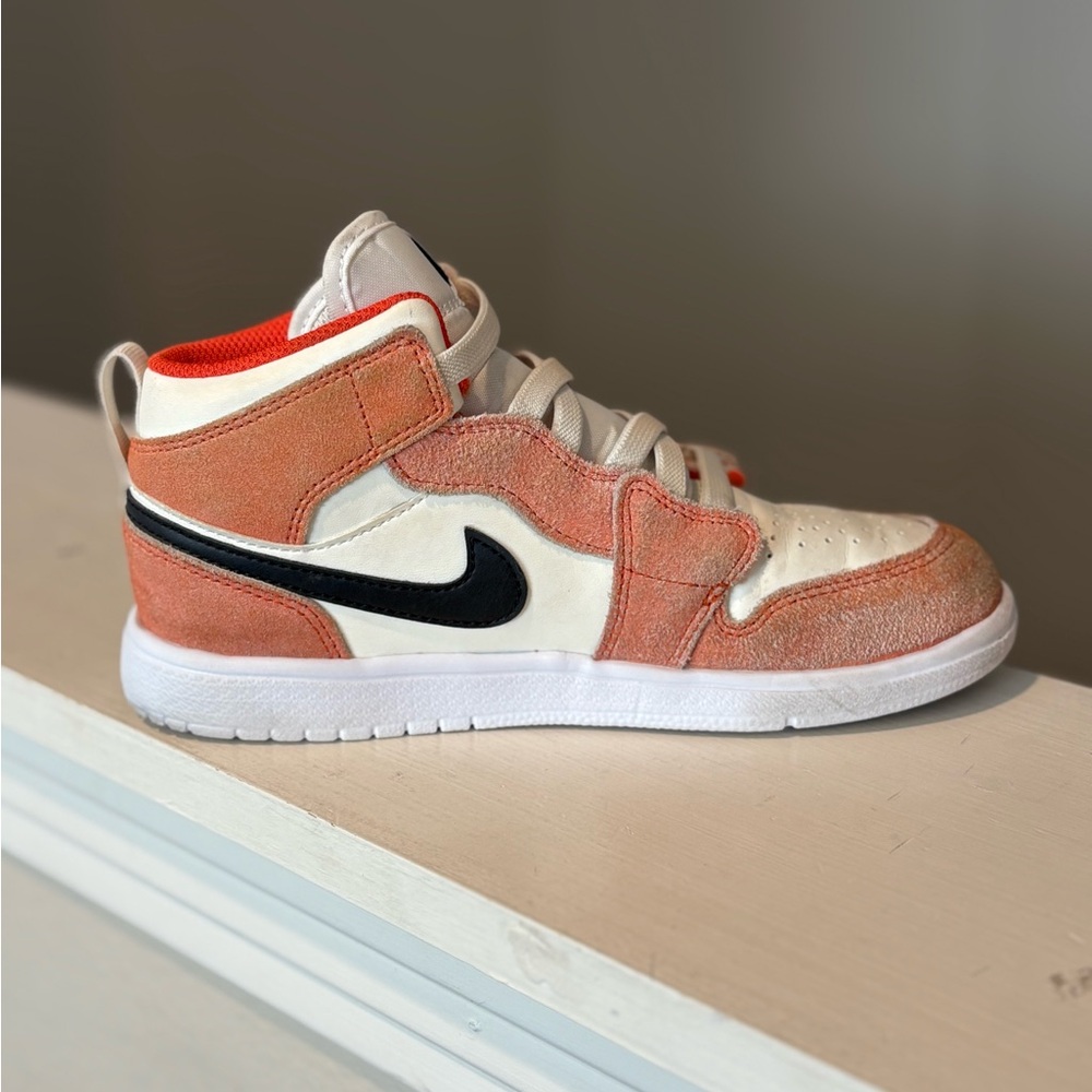 Jordan 1 Mid Alt SE Orange Suede GS DZ4470-800 Kids Youth Size 2Y - Picture 2 of 9
